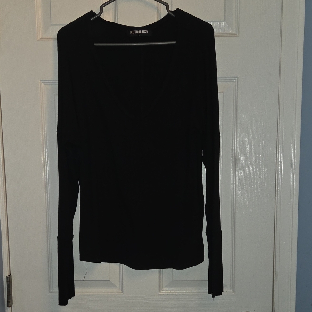 Women's Black V-Neck Long Sleeve Tee
